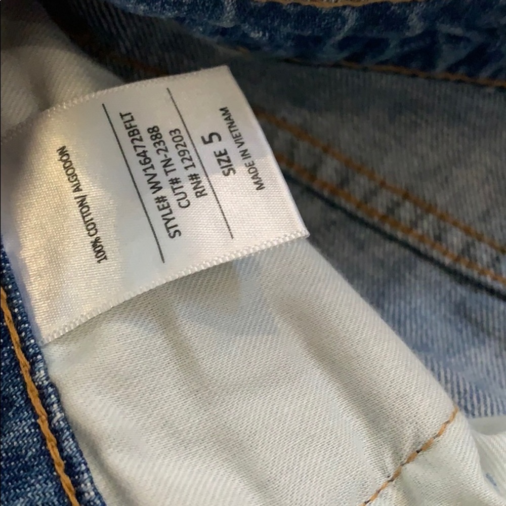 ~HOLEY MOM JEANS~ light wash - Picture 3 of 4
